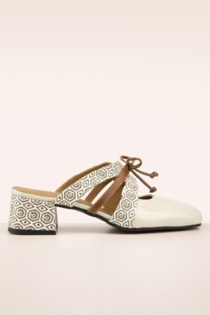 Celine Tribal Mules in Mandel und Braun