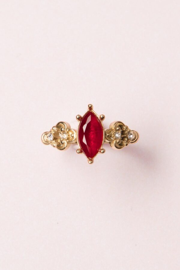 Queen Off Duty Ring in Gold und Rot