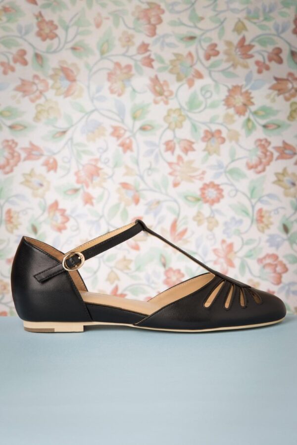 Singapur T-Strap Flats in Schwarz