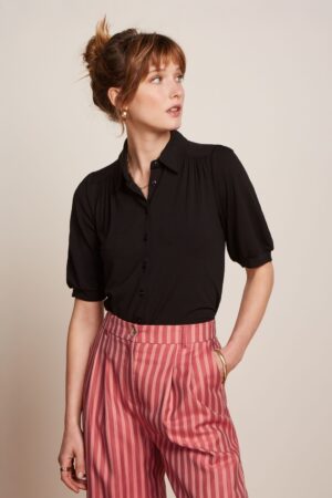 Carina Bluse EcoVero Viskose Light in Schwarz.