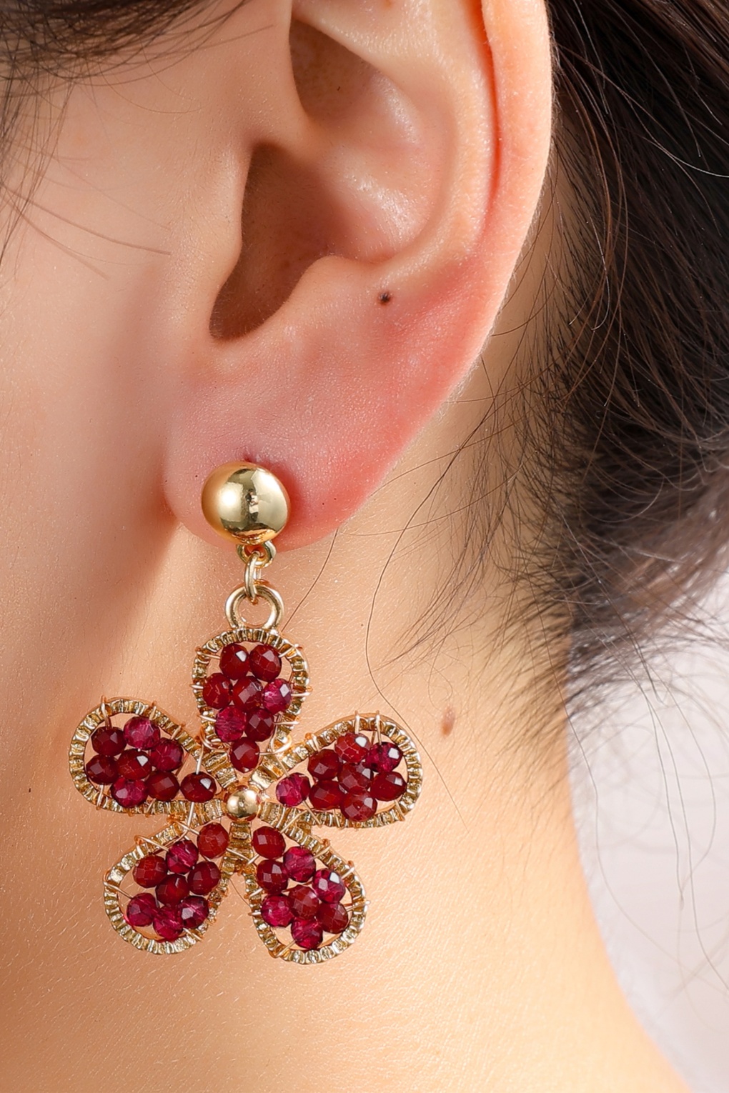 Blumen Dangle Stud Ohrringe in Bordeauxrot