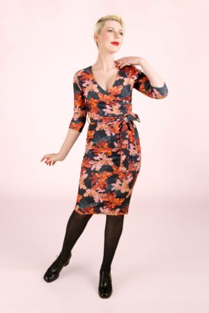 Kamila Floral Etuikleid in Schwarz und Multi