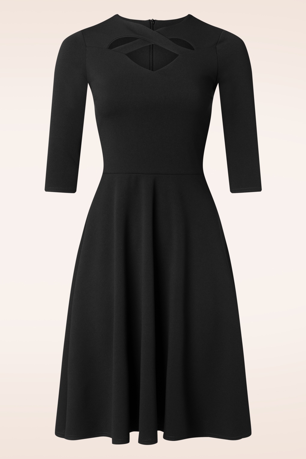 Leah Swingkleid in Schwarz