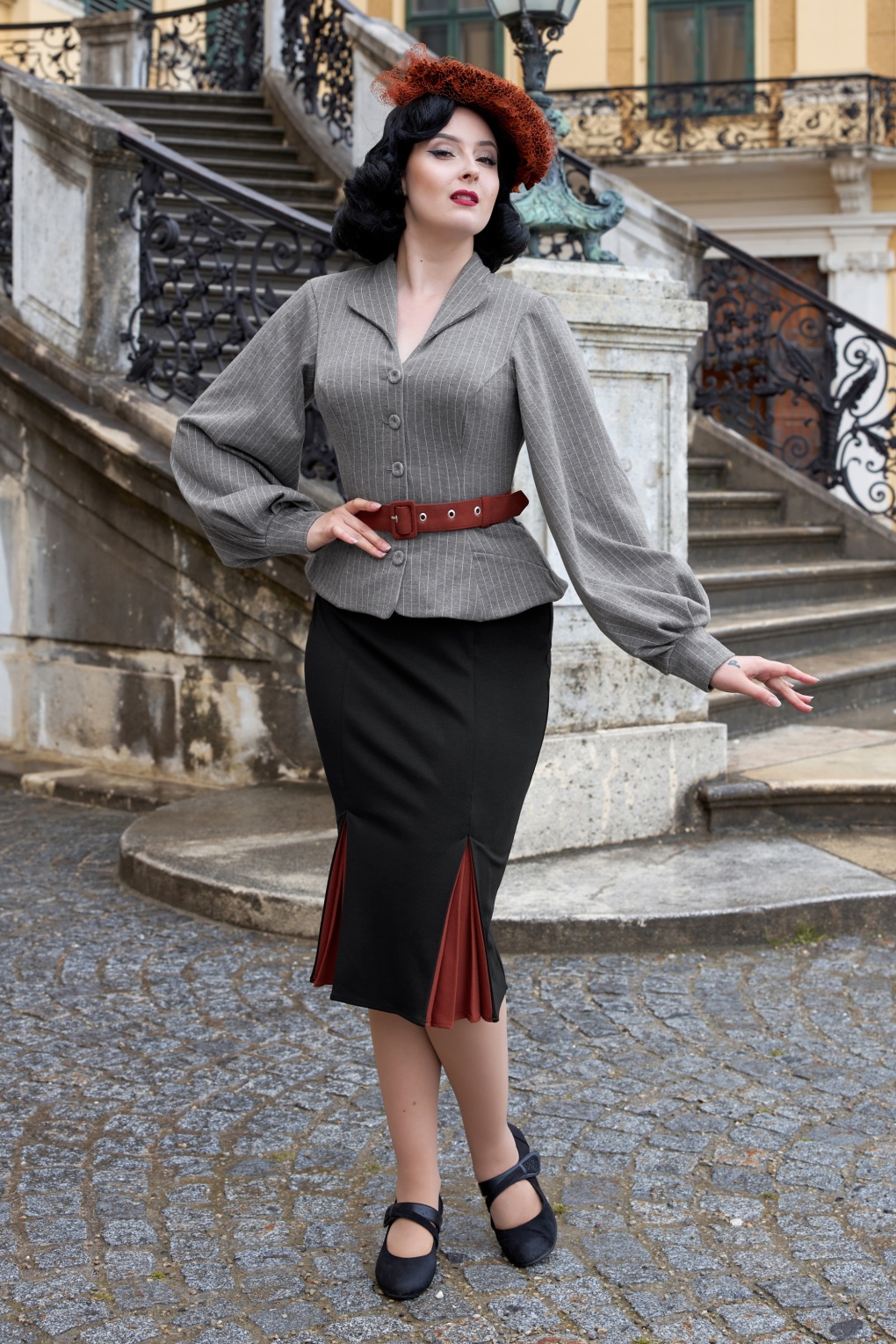 Fallin Abalone Etuikleid in Grau und Schwarz