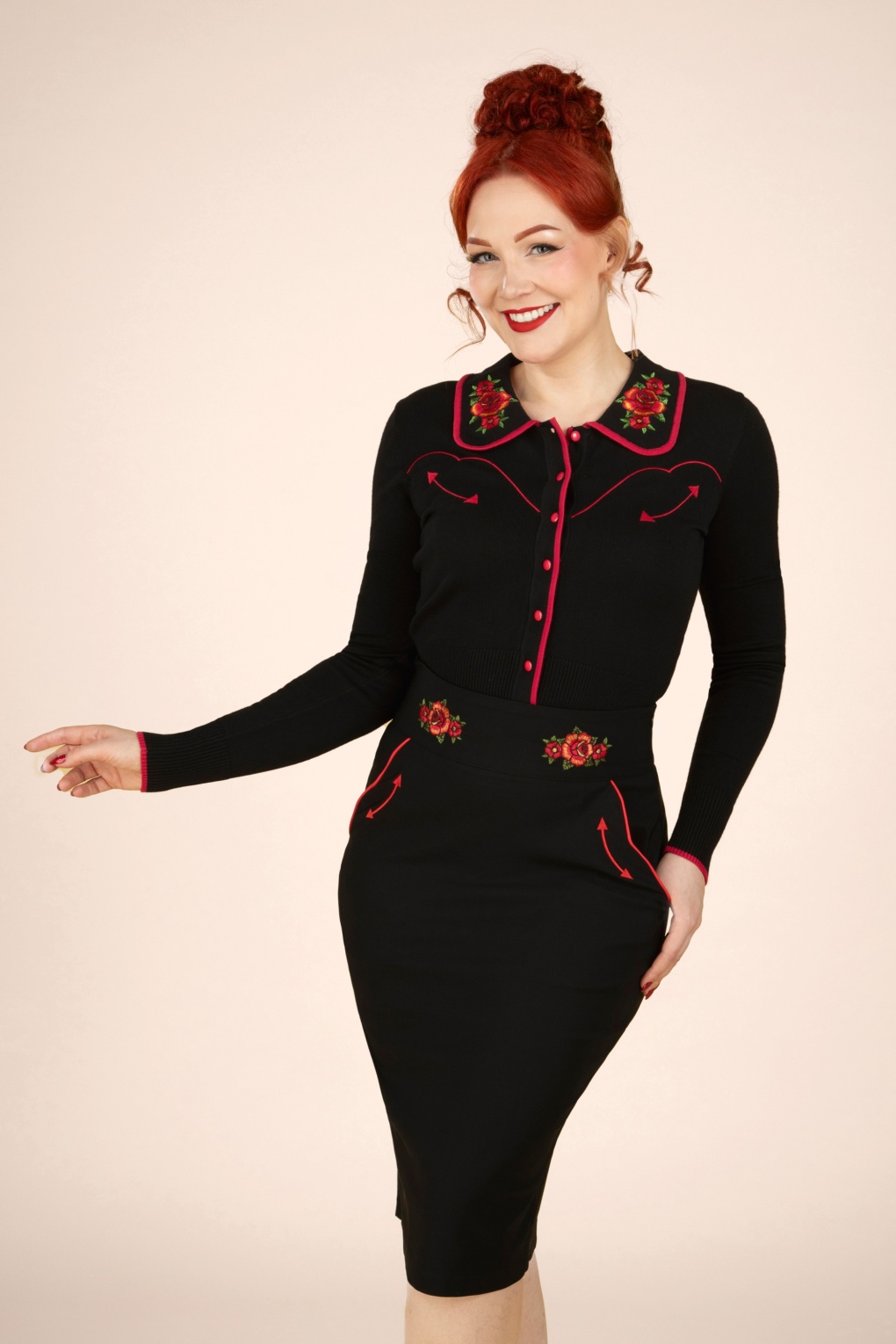 Rose Stickerei Etuirock in Schwarz