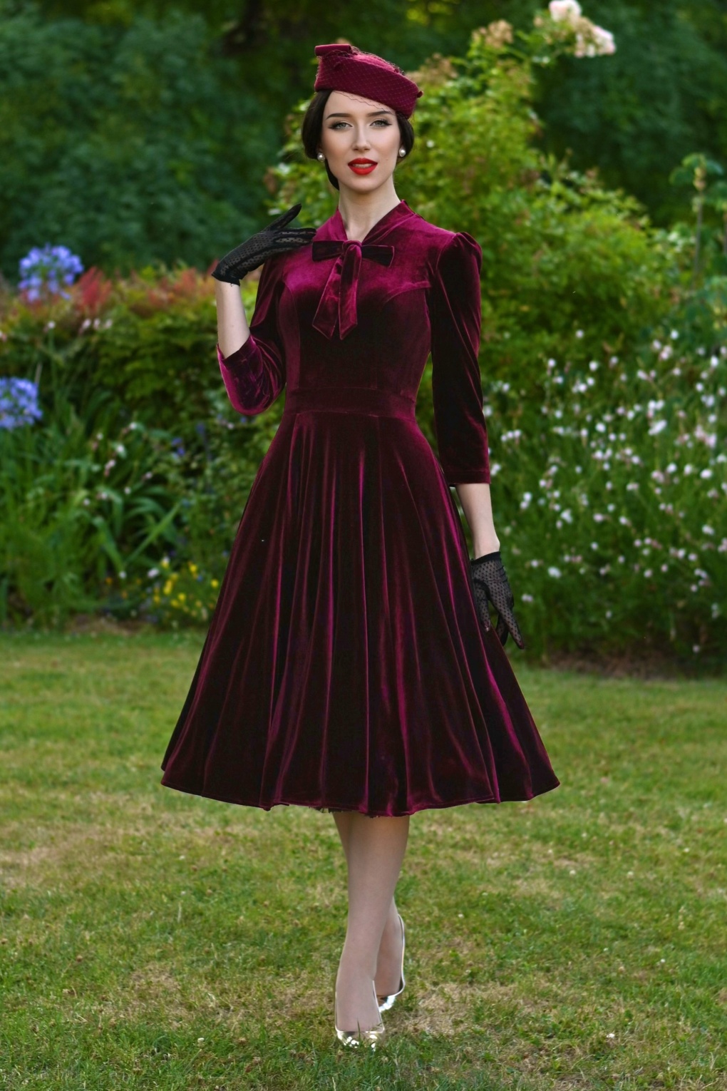 Vera Samt-Swingkleid in Weinrot