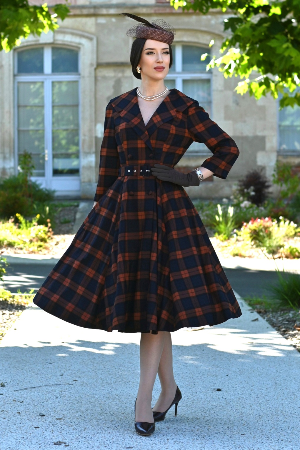 Giselle Tartan Swing Kleid in Rostbraun und Navy Blau