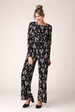 Belinda Jumpsuit in Schwarz und Beige.