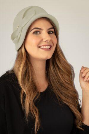 Belle Glockenhut in Manila-Beige