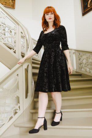 Exklusiv bei Topvintage ~ Darlene Samt-Swingkleid in Schwarz