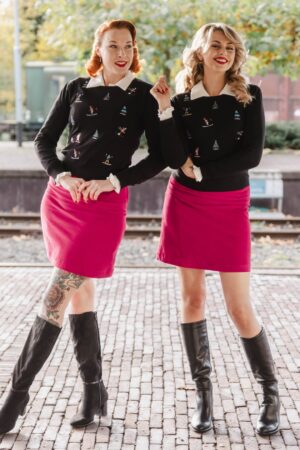 Linette Cordrock in Himbeerrot