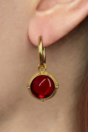 Saga Ohrringe in Rubinrot