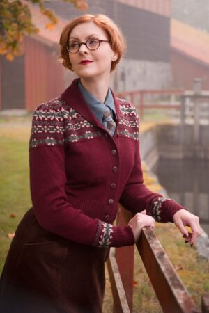 The Fair-est Isle Wollstrickjacke in Bordeauxrot