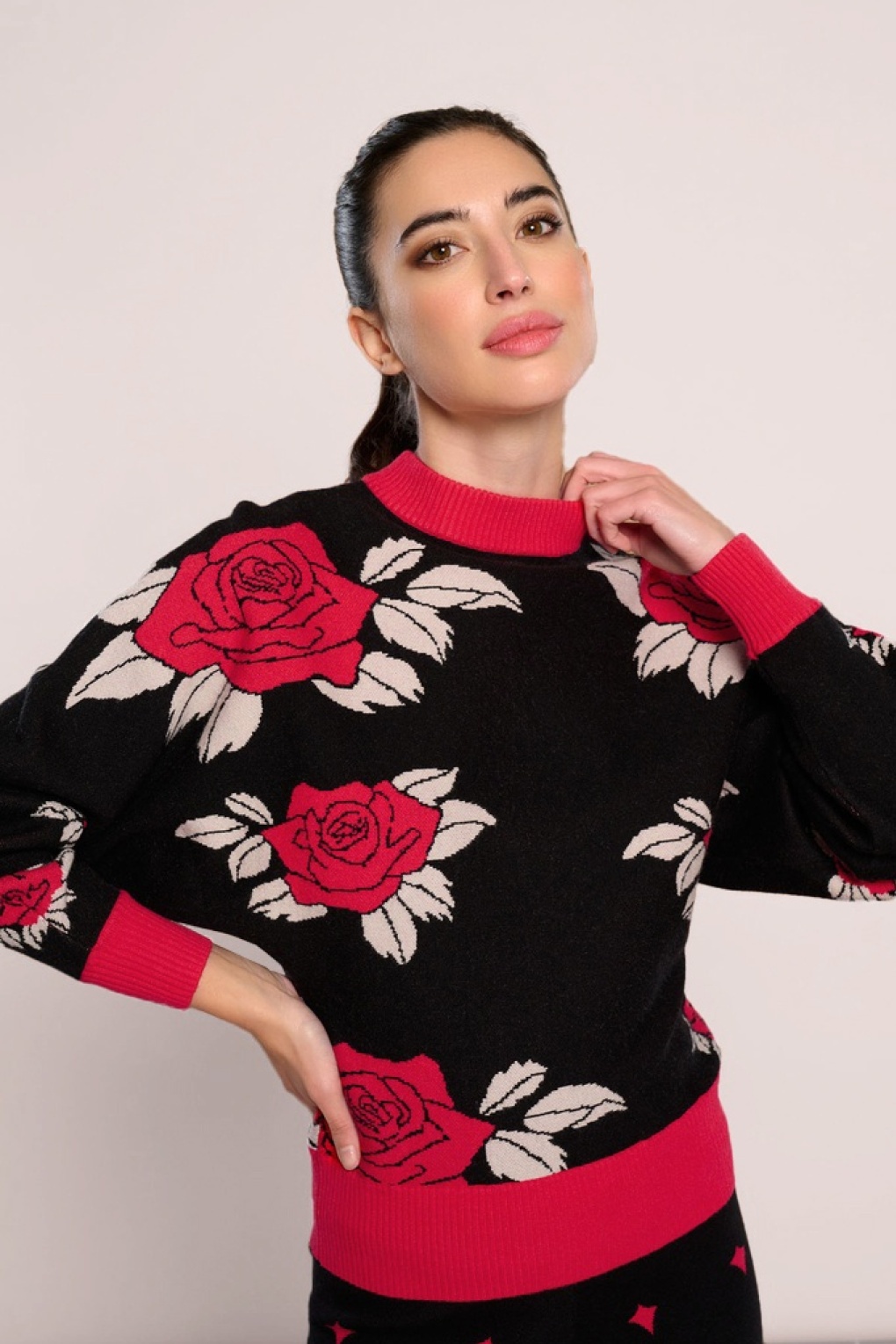 Rosso Pullover in Schwarz und Rot