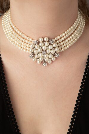 Audrey Choker-Halskette mit cremefarbenen Perlen