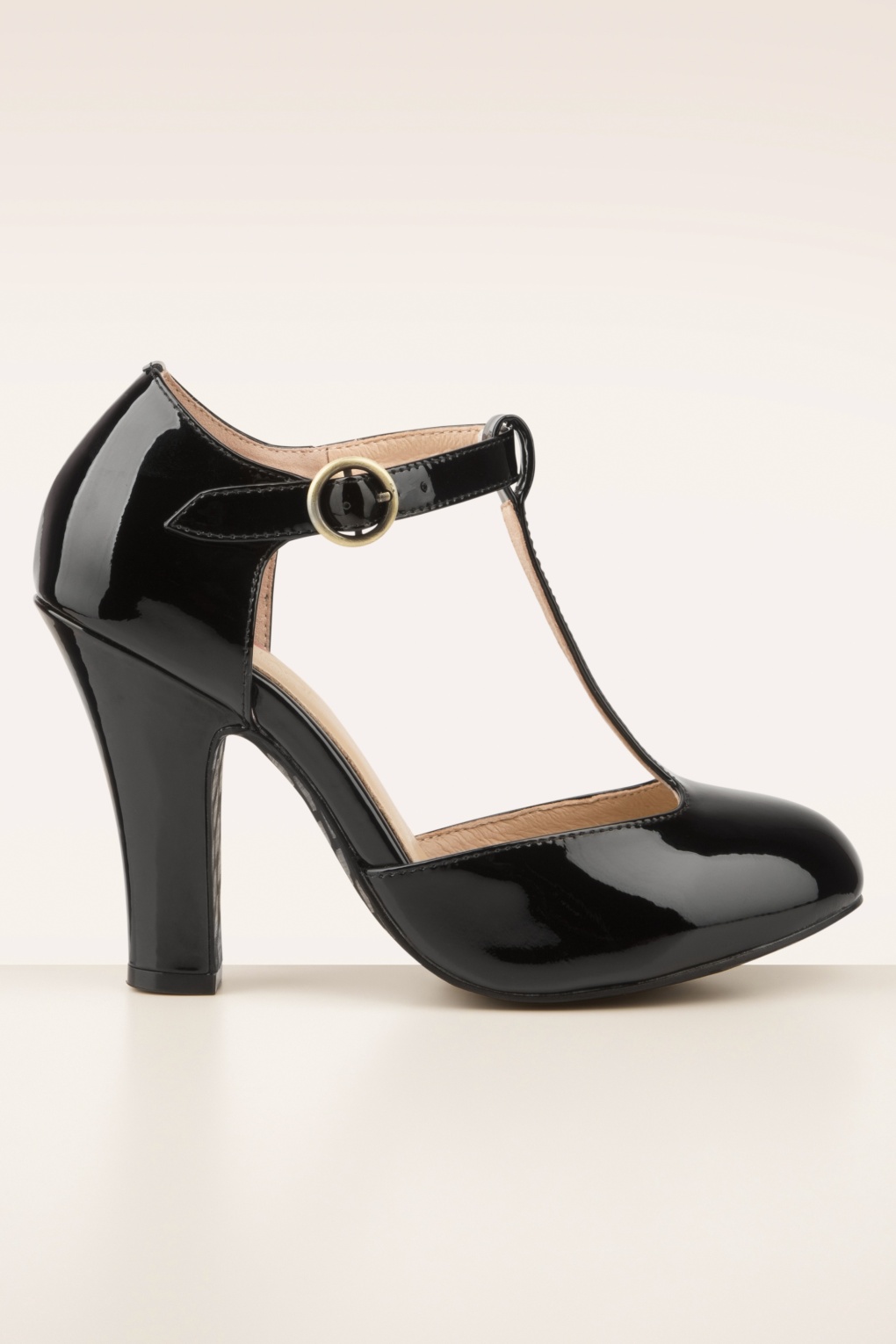 June Effortlessly elegante Lackpumps in Schwarz
