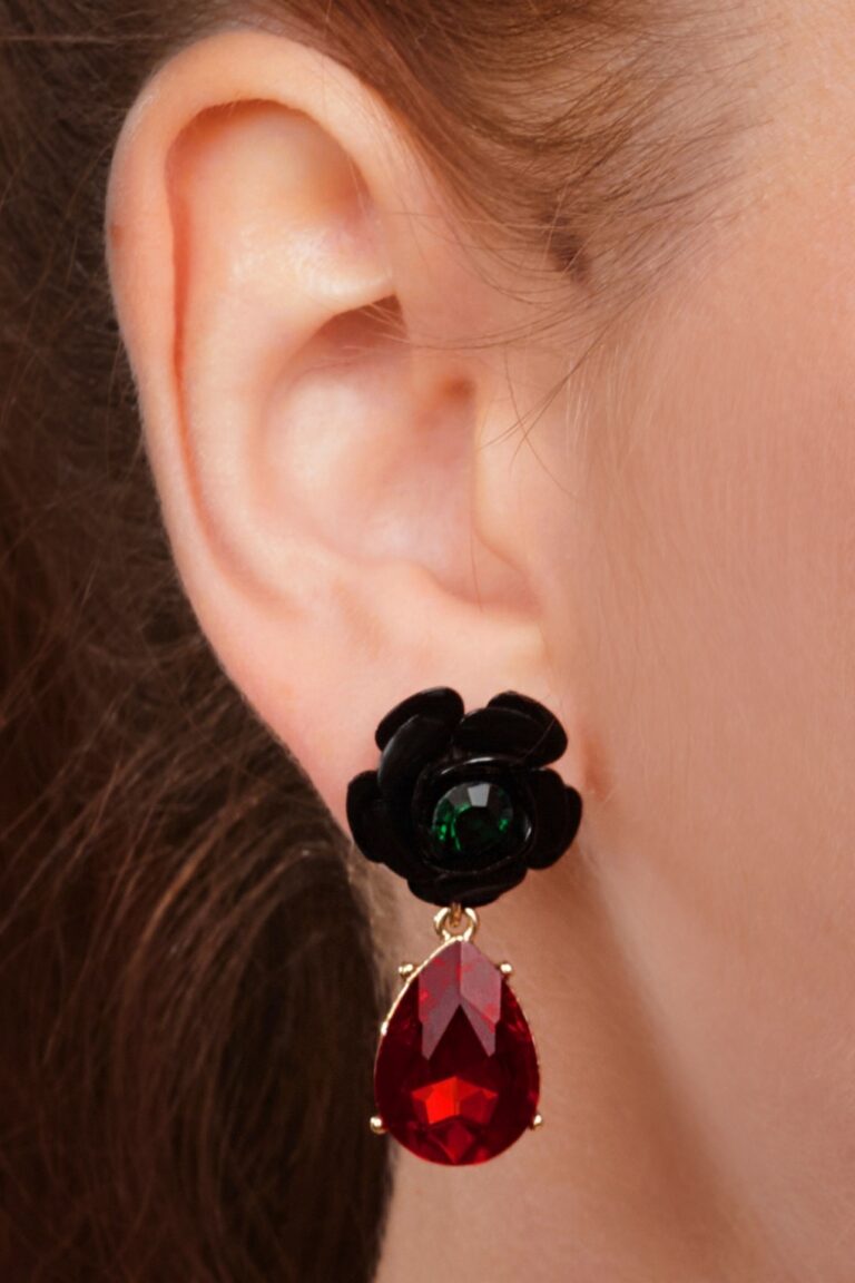 Rock And Rose Teardrop Ohrringe in Rot und Schwarz