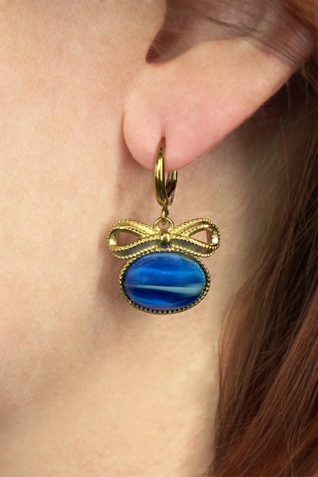 Sassy Ohrringe in Blauem Glas