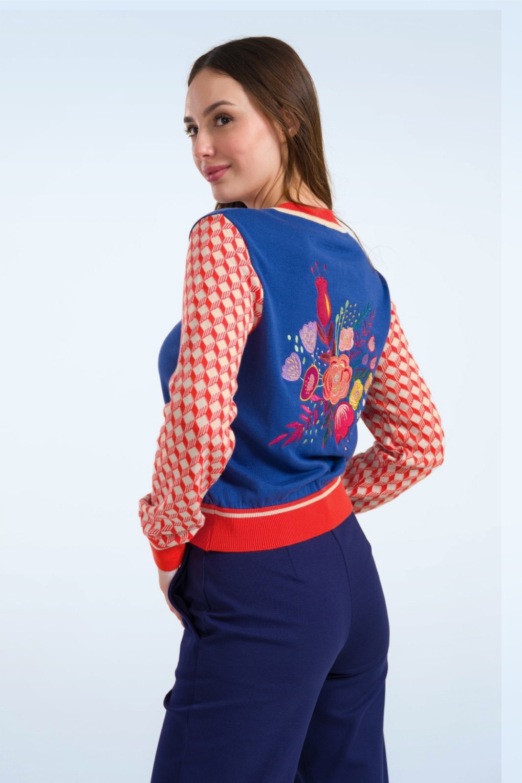 Emma bestickter Cardigan in Dazzling Blue