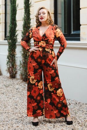 Exklusiv bei Topvintage ~ Liana Retro Floral Jumpsuit in Schwarz und Orange.
