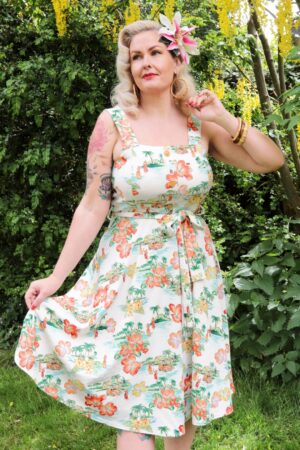 Kiana Hawaiian Print Swing Kleid in Weiß und Multi