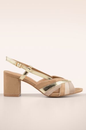 Sue Block Heel Sandaletten in Beige und Gold.