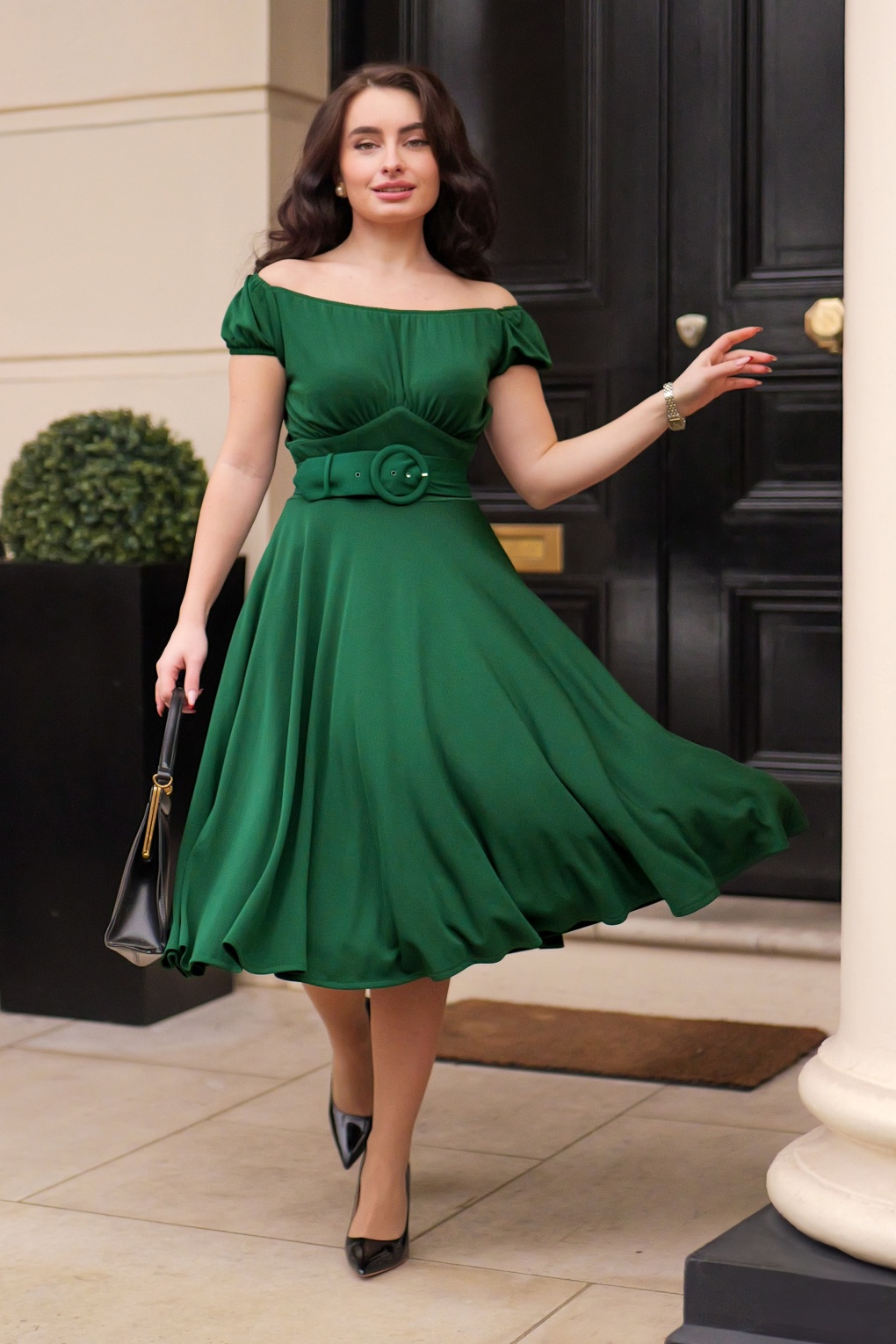 The Carmen Swingkleid in Dunkelgrün