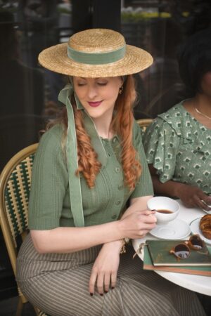 The Non Contrast Cardigan in Salbeigrün