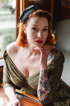 Candice Hut in Schwarz