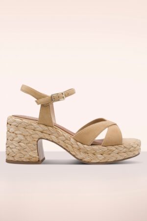 Raffia Weave Plateau-Wildledersandalen in Sand