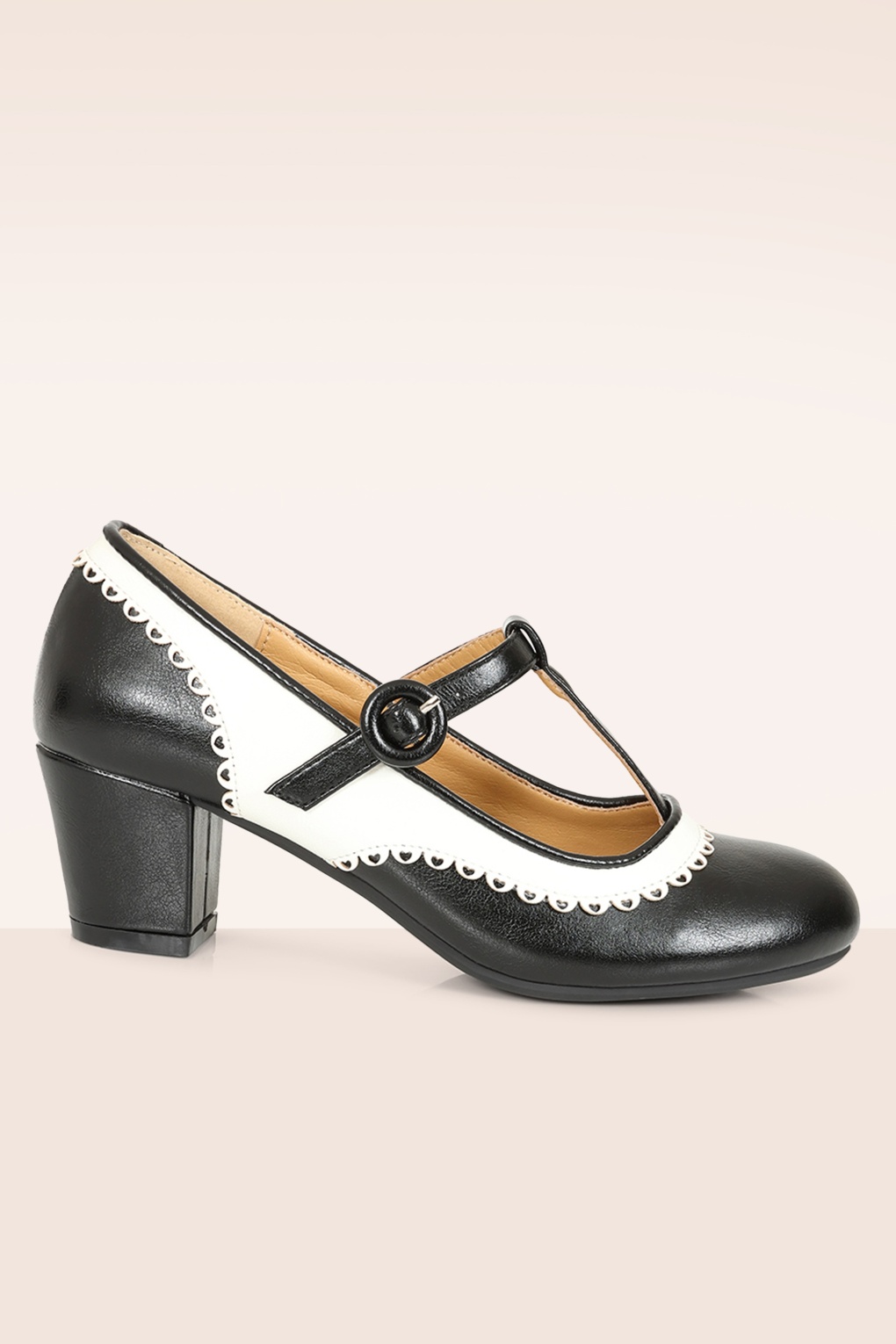 Vintage Voyager Pumps in Black and White