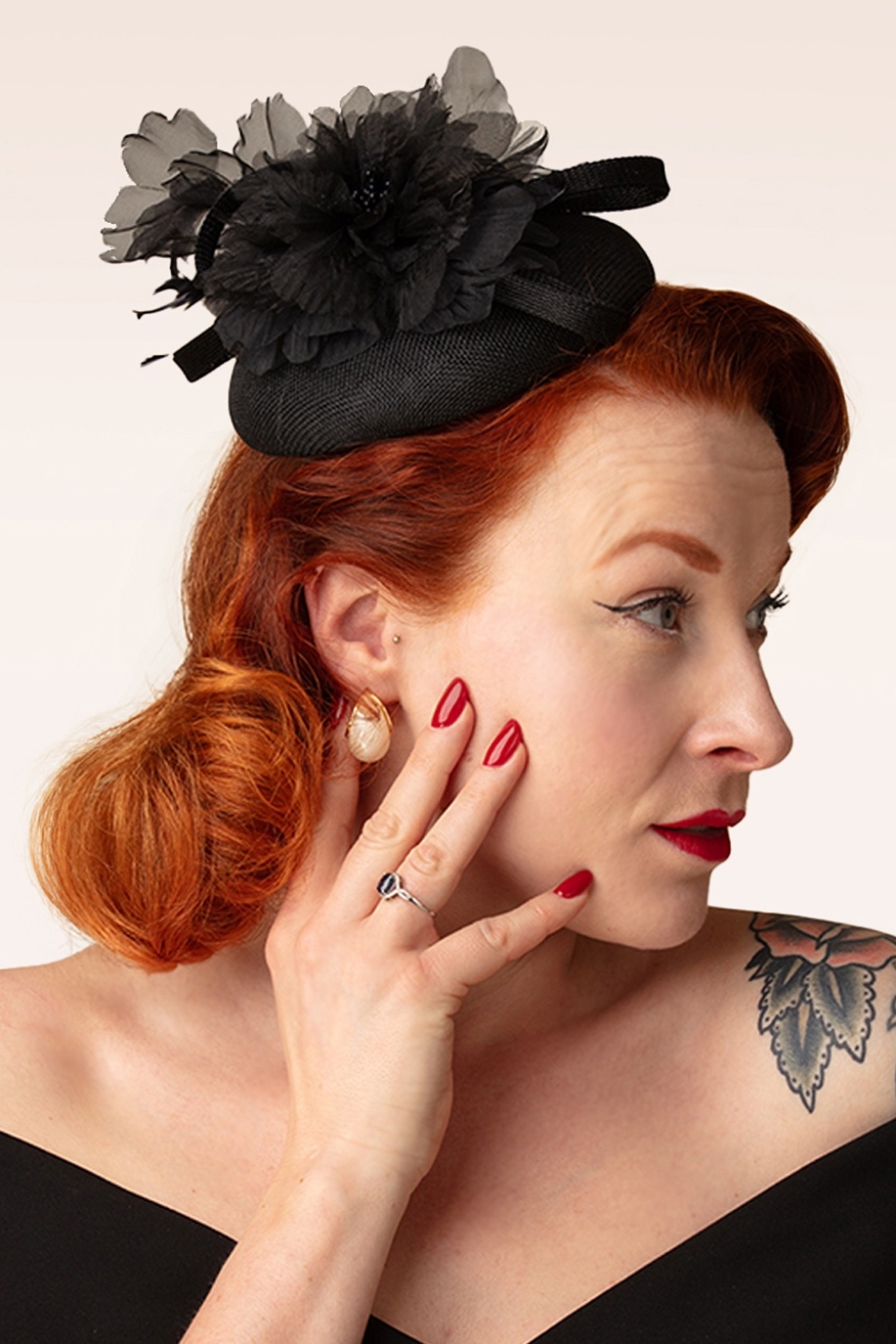 The Duchess Fascinator in Schwarz